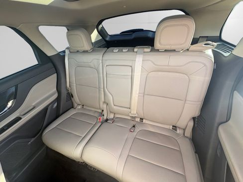 Certified 2022 Lincoln Corsair Reserve image 13