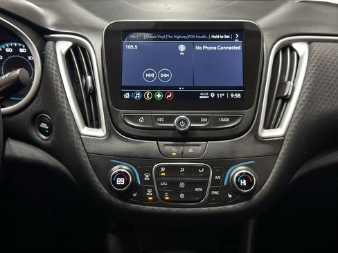 Used 2025 Chevrolet Malibu LT image 25