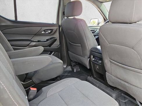 Used 2023 Chevrolet Traverse LT image 19