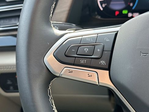 Used 2025 Volkswagen Atlas SE image 23