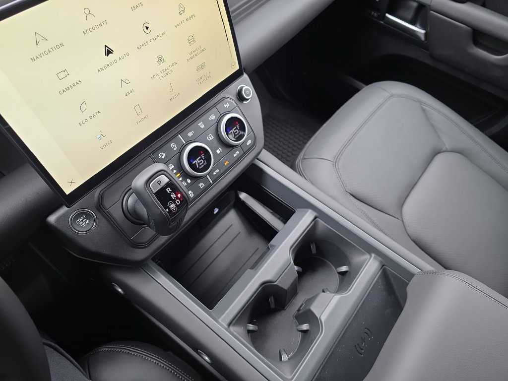 New 2026 Land Rover Defender 110 X-Dynamic SE AWD/4WD image 18