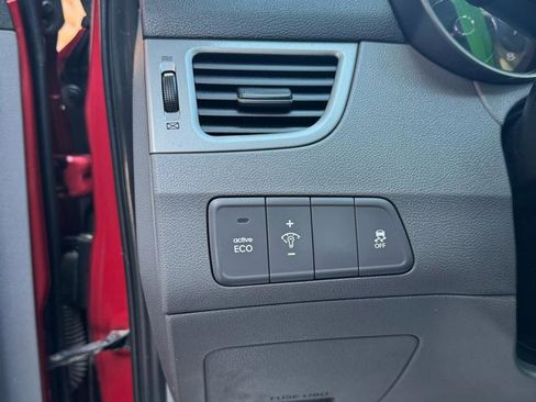 Used 2014 Hyundai Elantra SE w/ Option Group 02 FWD image 8