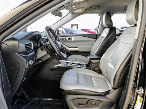 Used 2021 Ford Explorer XLT w/ Equipment Group 202A image 3