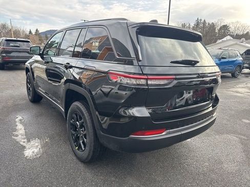 New 2026 Jeep Grand Cherokee Laredo image 4
