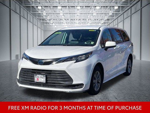 Certified 2022 Toyota Sienna LE FWD image 4