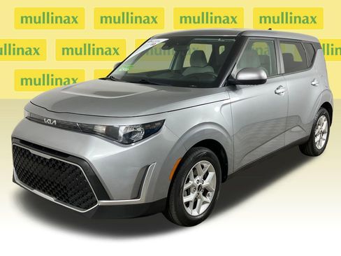 Used 2023 Kia Soul LX w/ LX Technology Package image 14