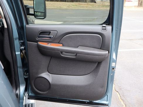 Used 2007 GMC Sierra 2500 SLT w/ Z71 Off-Road Package image 25