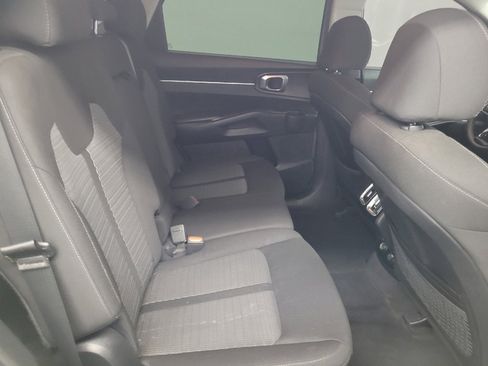 Used 2022 Kia Sorento LX FWD image 19