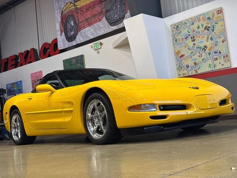 Used 2004 Chevrolet Corvette Convertible w/ Preferred Equipment Group RWD image 23