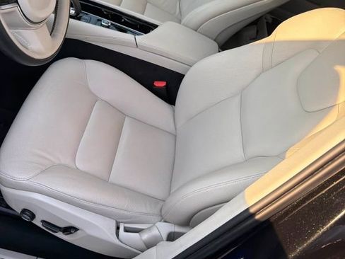 Used 2024 Volvo XC90 B5 Plus w/ Protection Package Premier image 7