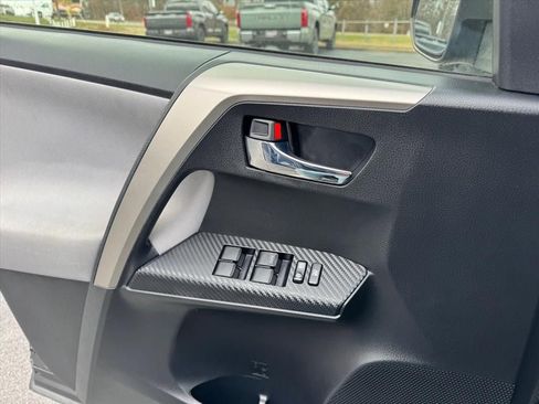 Used 2015 Toyota RAV4 XLE image 16
