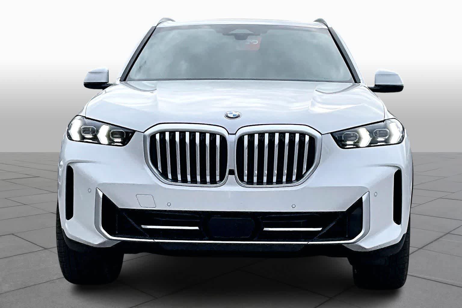 Used 2026 BMW X5 xDrive40i w/ M Sport Package AWD/4WD image 3