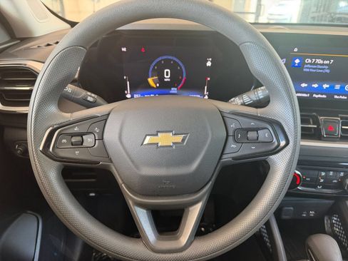 Used 2025 Chevrolet TrailBlazer LT AWD/4WD image 25
