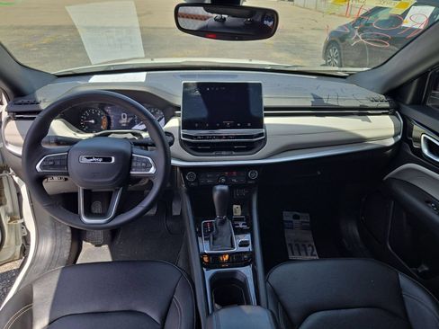 Used 2025 Jeep Compass Limited AWD/4WD image 10