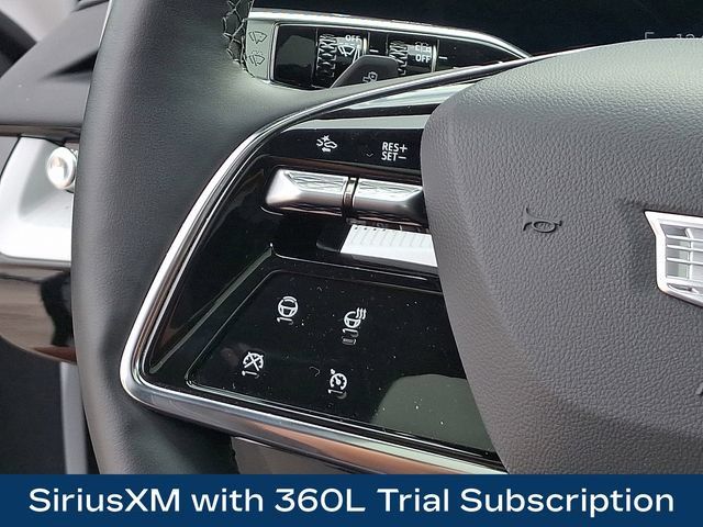 Used 2025 Cadillac Optiq Luxury 2 w/ LPO, Floor Liner Package AWD/4WD image 7
