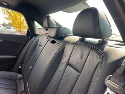 Used 2022 Audi A4 2.0T Premium Plus w/ Premium Plus Package AWD/4WD image 18