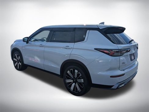 New 2026 Mitsubishi Outlander SE image 5