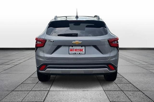 Used 2025 Chevrolet Trax LT w/ LT Convenience Package FWD image 6