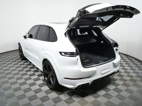 Used 2025 Porsche Cayenne GTS AWD/4WD image 38