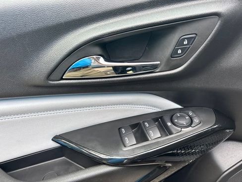 Used 2025 Chevrolet Trax LT FWD image 4