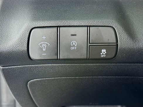 Certified 2025 Hyundai Elantra SE image 10