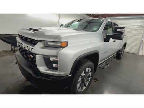 Used 2021 Chevrolet Silverado 2500 Custom w/ Custom Value Package image 4