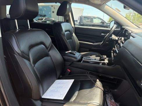 Used 2025 Nissan Pathfinder SL w/ SL Premium Package FWD image 53
