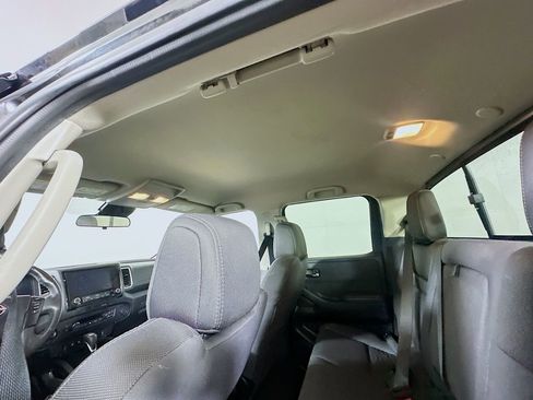 Used 2022 Nissan Frontier SV AWD/4WD image 13