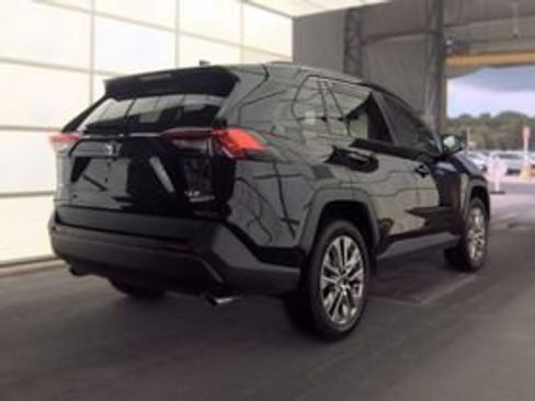 Used 2023 Toyota RAV4 XLE Premium FWD image 6