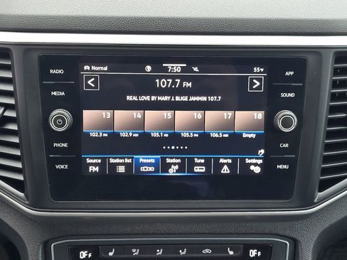 Used 2021 Volkswagen Atlas Cross Sport SE image 17