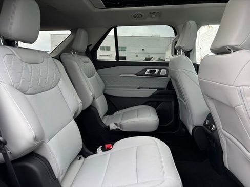 Certified 2025 Ford Explorer Platinum w/ Ultimate Package image 22