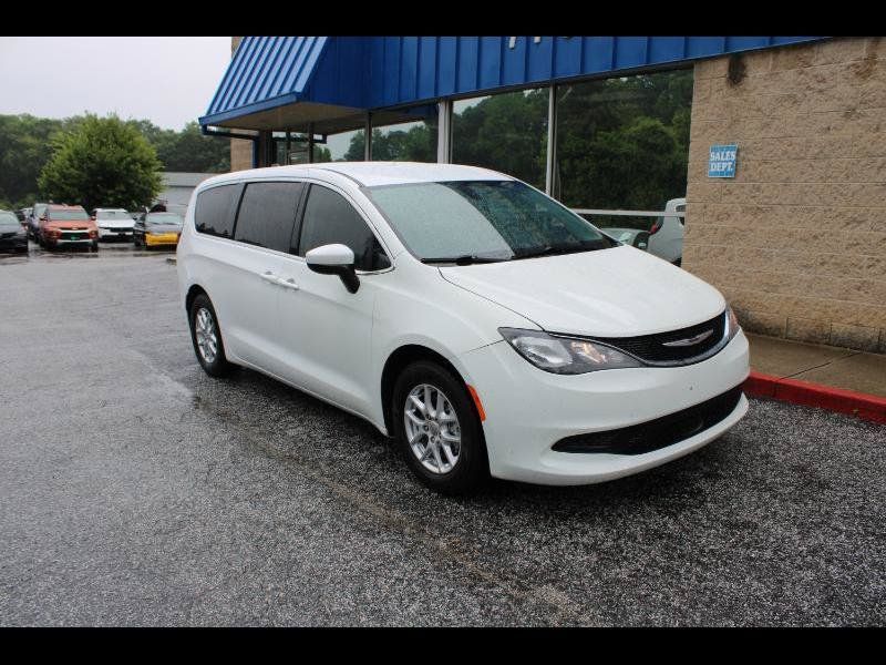 Used 2021 Chrysler Voyager LX FWD image 1