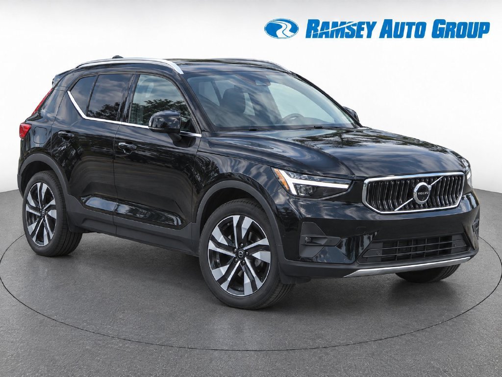 Used 2024 Volvo XC40 B5 Ultimate w/ Climate Package AWD/4WD image 2