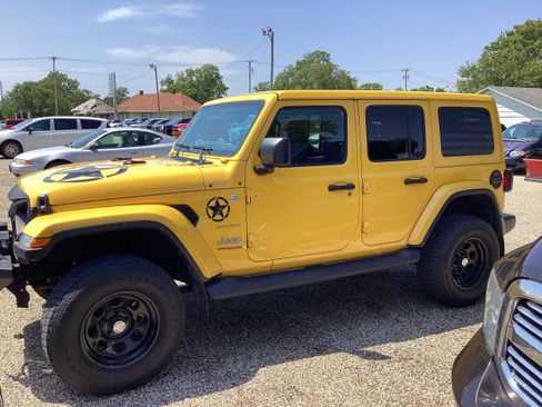 Used 2019 Jeep Wrangler Unlimited Sahara AWD/4WD image 1