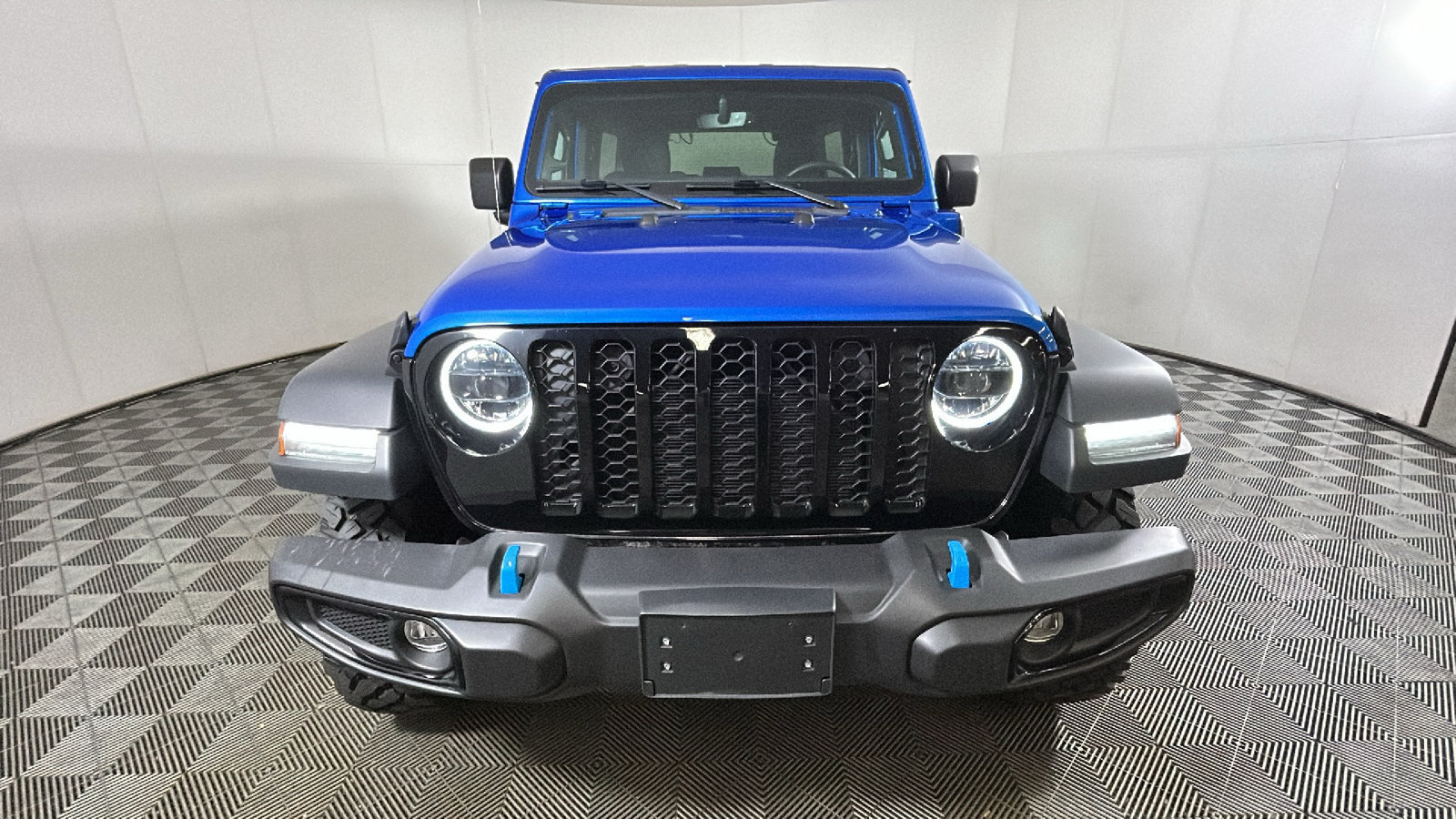 Used 2023 Jeep Wrangler Unlimited w/ Cold Weather Group AWD/4WD image 9