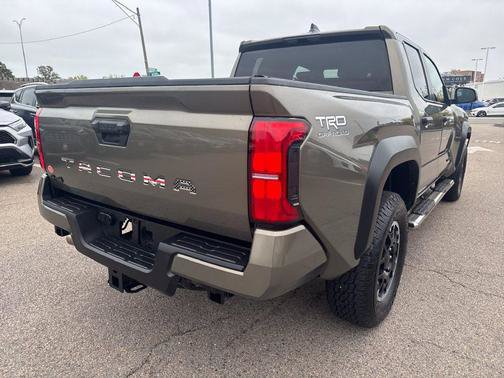 Used 2025 Toyota Tacoma TRD Off-Road AWD/4WD image 8