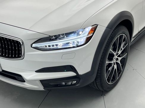 Used 2020 Volvo V90 T6 Cross Country image 41