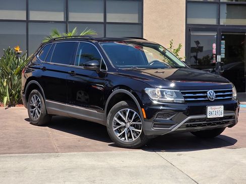 Used 2020 Volkswagen Tiguan SE w/ Panoramic Sunroof Package FWD image 3