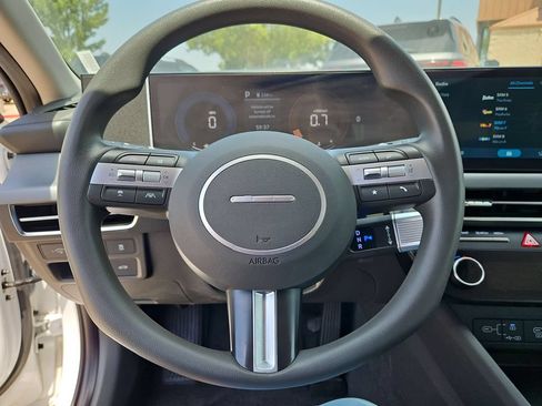 Used 2025 Hyundai Sonata SEL FWD image 23
