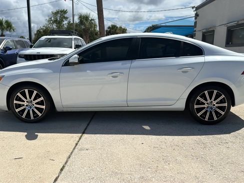 Used 2017 Volvo S60 T5 Inscription FWD image 2