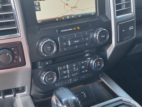 Used 2015 Ford F150 Lariat w/ FX4 Off-Road Package image 17