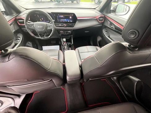 Used 2024 Chevrolet TrailBlazer RS w/ Convenience Package AWD/4WD image 3