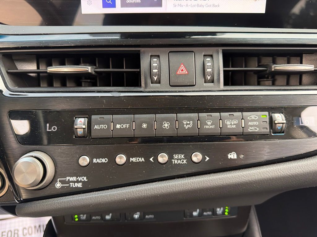 Used 2023 Lexus ES 250 w/ Premium Package w/ Premium Package AWD/4WD image 35