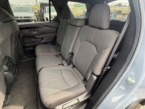 Used 2025 Honda Pilot Sport image 13
