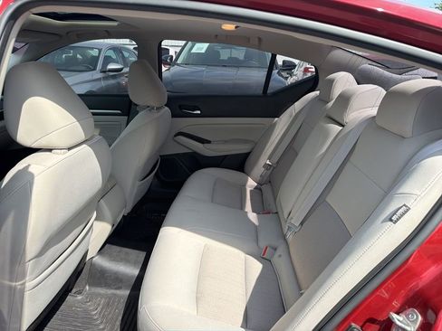 Used 2021 Nissan Altima 2.5 SV w/ SV Premium Package AWD/4WD image 11