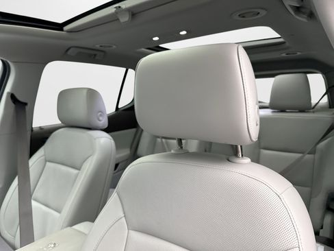 Used 2017 GMC Acadia SLT AWD/4WD image 11