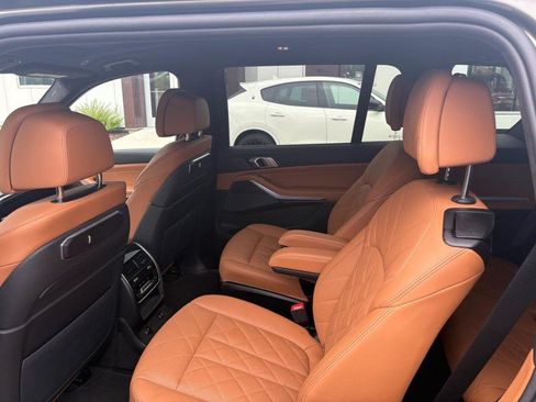 Used 2025 BMW X7 xDrive40i w/ M Sport Package AWD/4WD image 5
