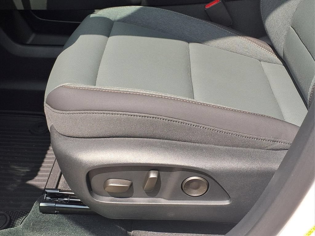 New 2026 GMC Terrain AT4 w/ LPO, Black Badging Package AWD/4WD image 14