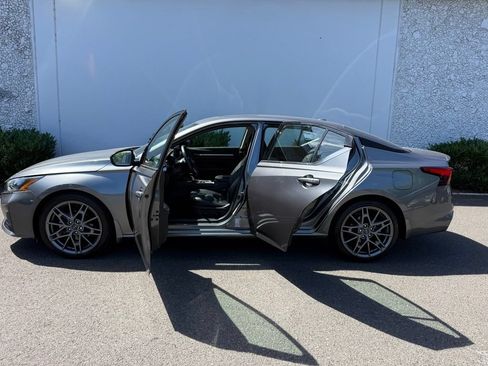 Used 2023 Nissan Altima 2.0 SR FWD image 18