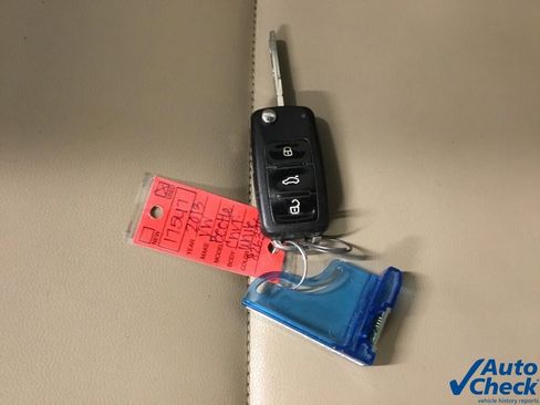 Used 2013 Volkswagen Beetle 2.0T image 51